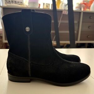 G.H. Bass & Co. Cynthia Black Suede Western Ankle Boots Boho Cottagecore Cowgirl